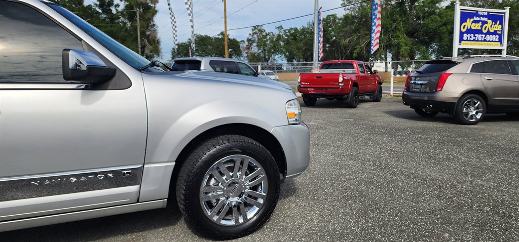 2010 Lincoln Navigator - $8,995
