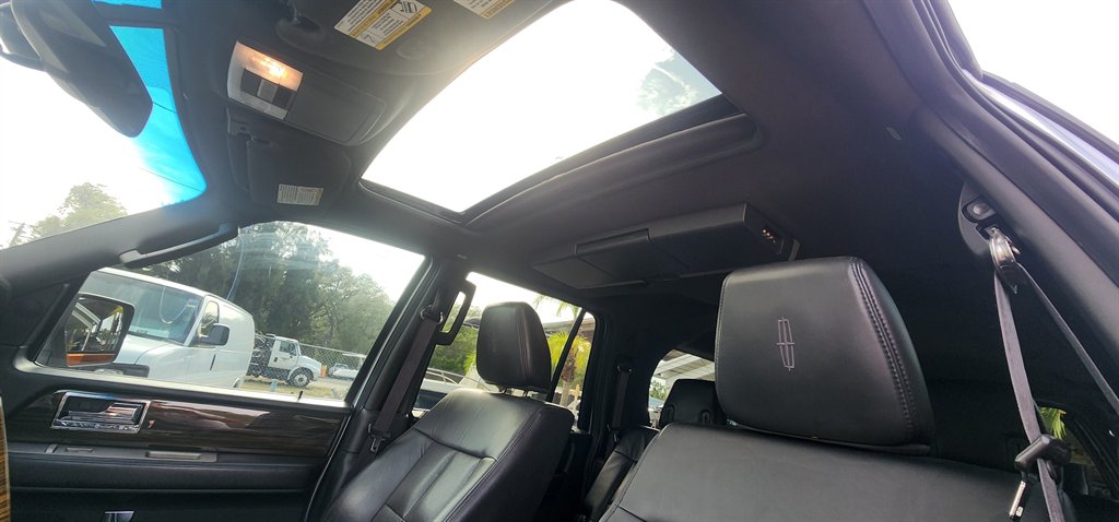2010 Lincoln Navigator - $8,995