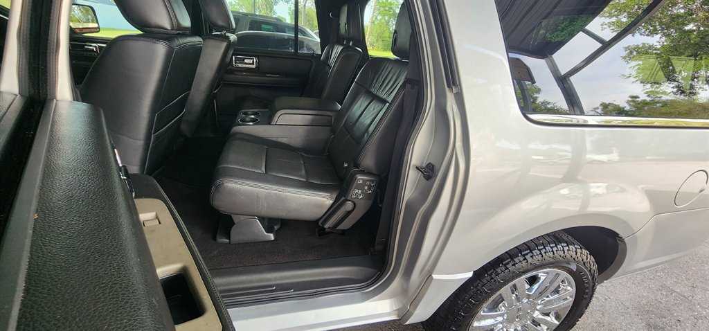 2010 Lincoln Navigator - $8,995