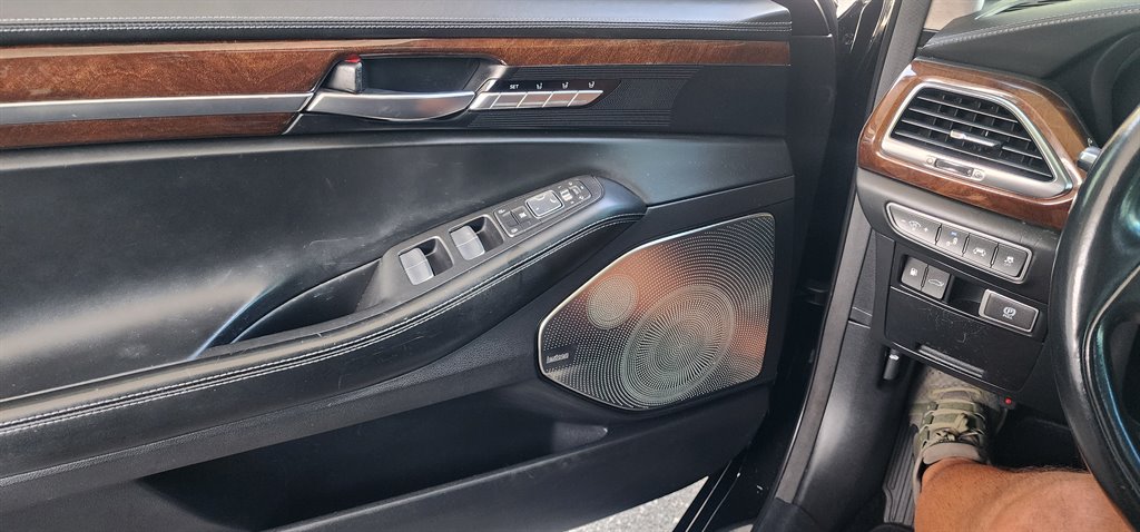 2018 Genesis G90 - $17,995
