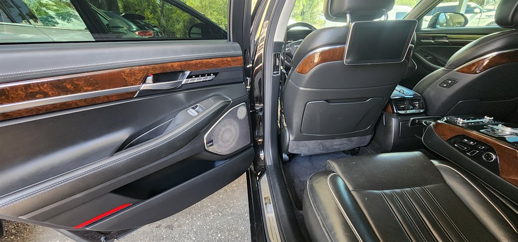 2018 Genesis G90 - $17,995