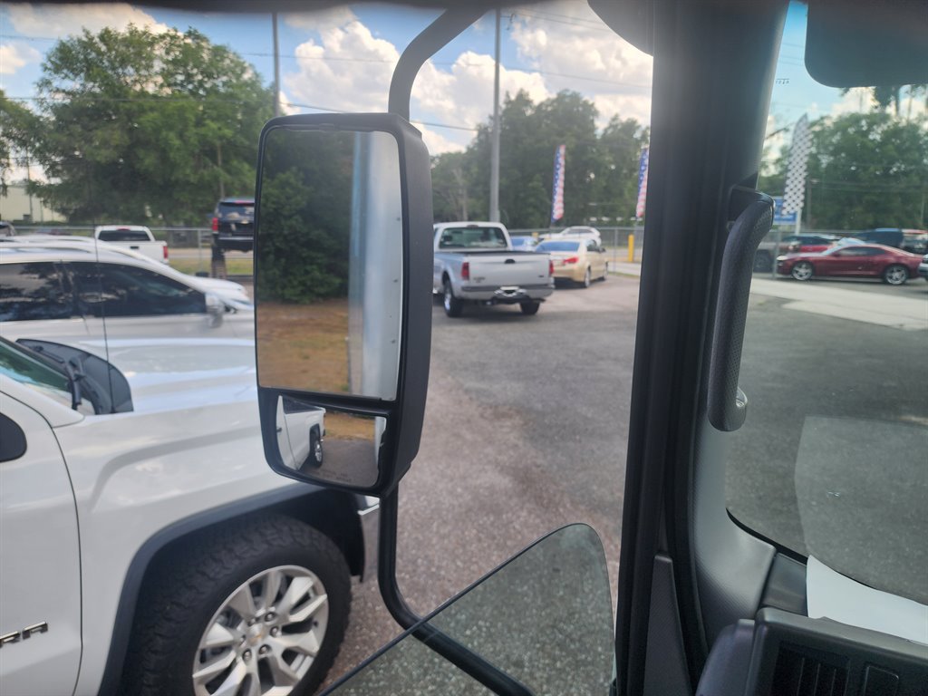 2019 Chevrolet 3500 / 4500 - $22,995