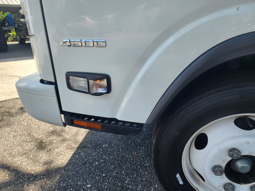 2019 Chevrolet 3500 / 4500 - $22,995