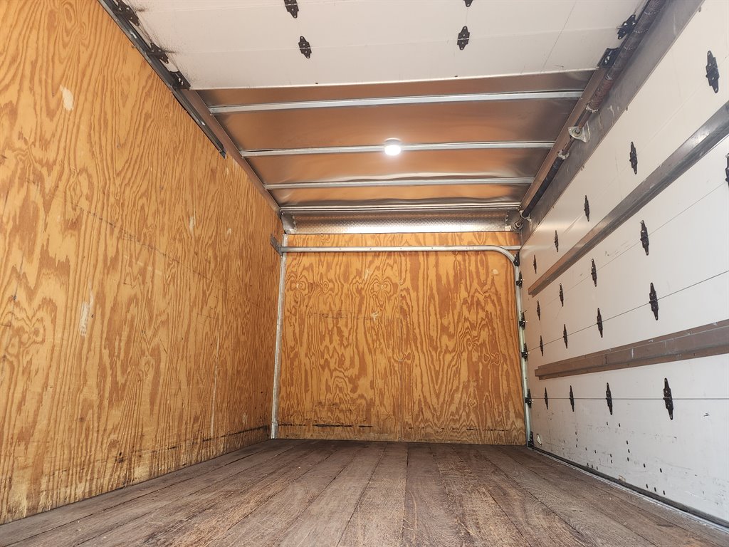 2019 Chevrolet 3500 / 4500 - $22,995
