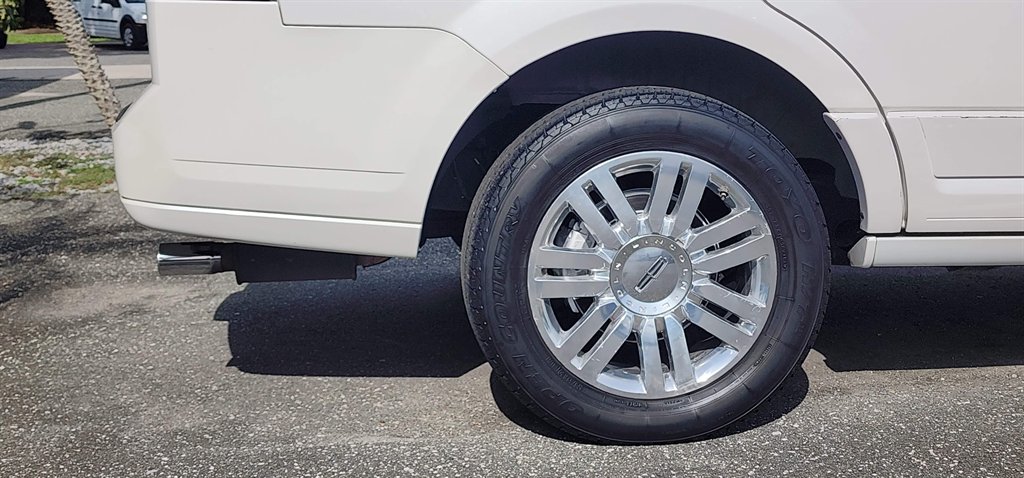 2012 Lincoln Navigator - $8,500