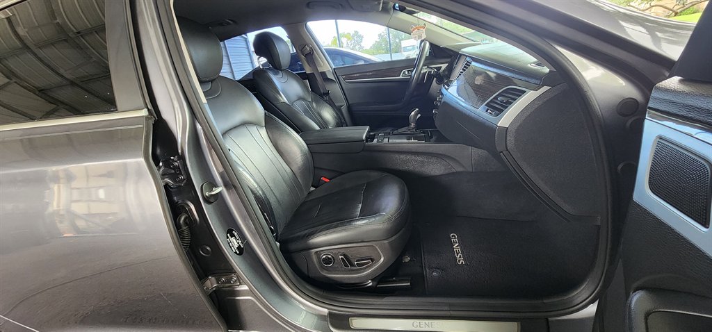 2015 Hyundai Genesis - $9,995