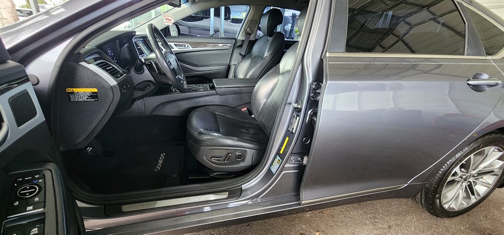 2015 Hyundai Genesis - $9,995