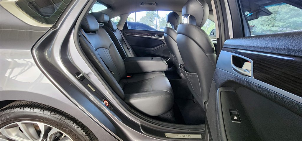 2015 Hyundai Genesis - $9,995