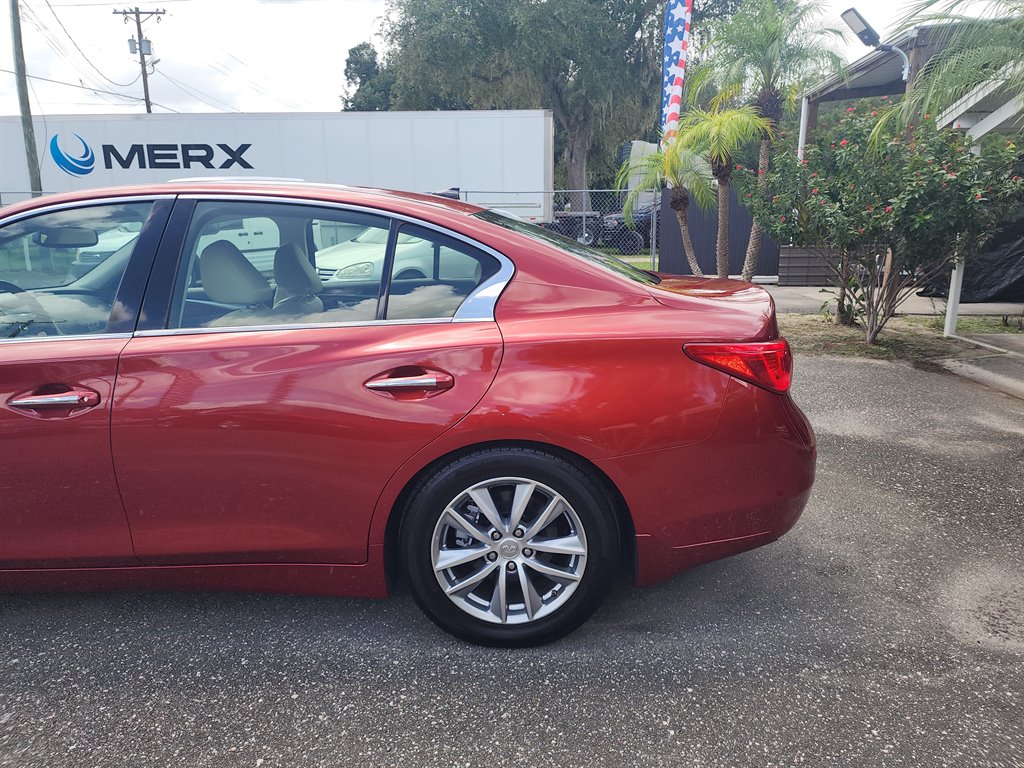 2014 Infiniti Q50 photo