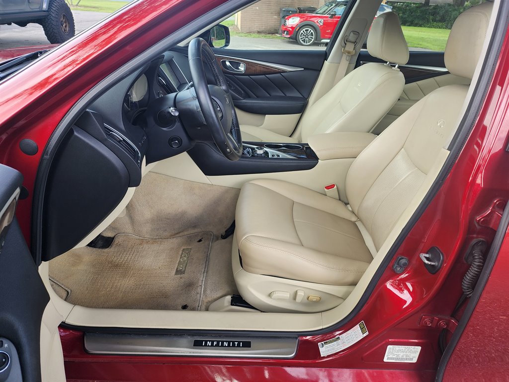 2014 Infiniti Q50 photo