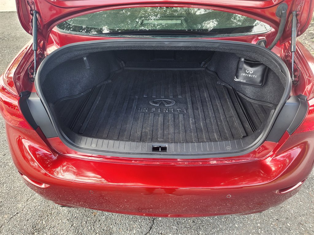 2014 Infiniti Q50 photo