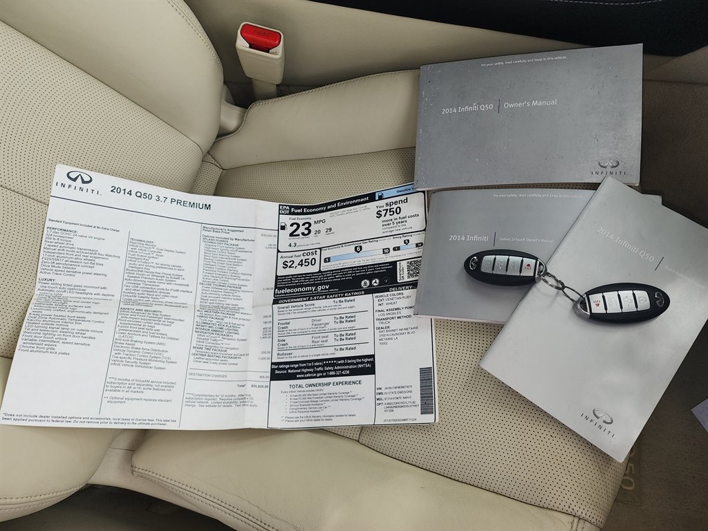 2014 Infiniti Q50 photo