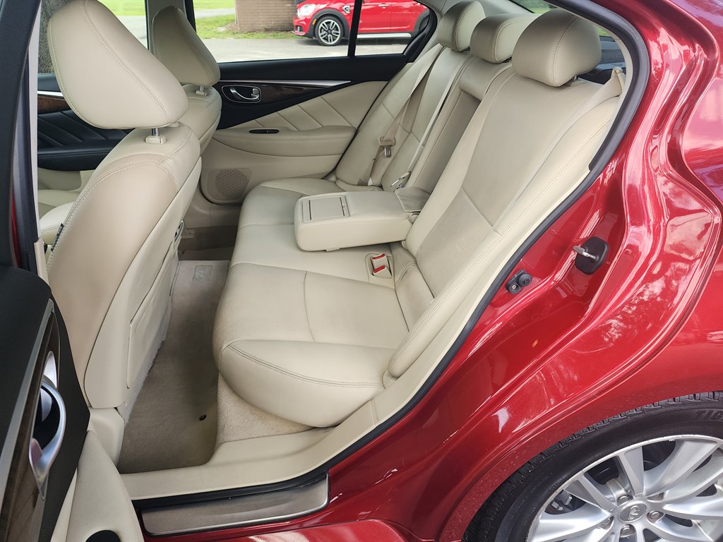 2014 Infiniti Q50 photo