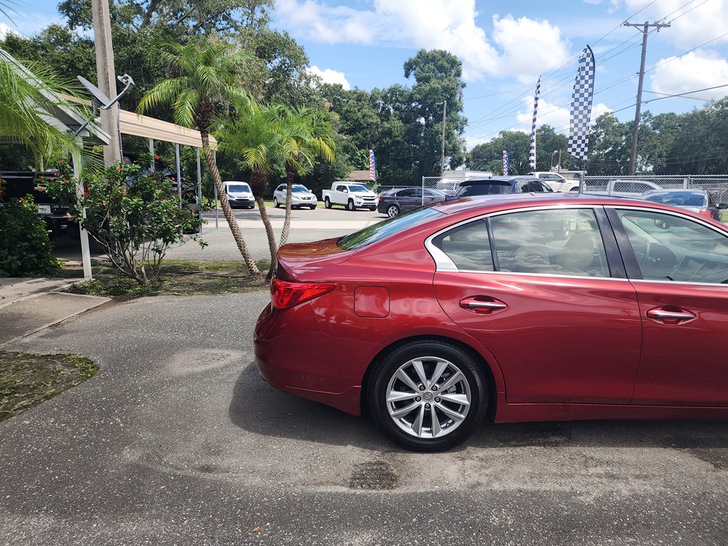 2014 Infiniti Q50 photo