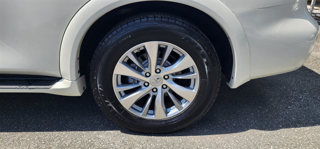 2017 INFINITI QX80 - $15,500
