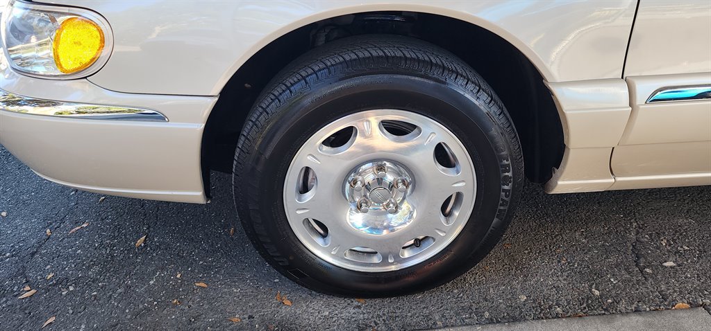 2001 Lincoln Continental - $5,995