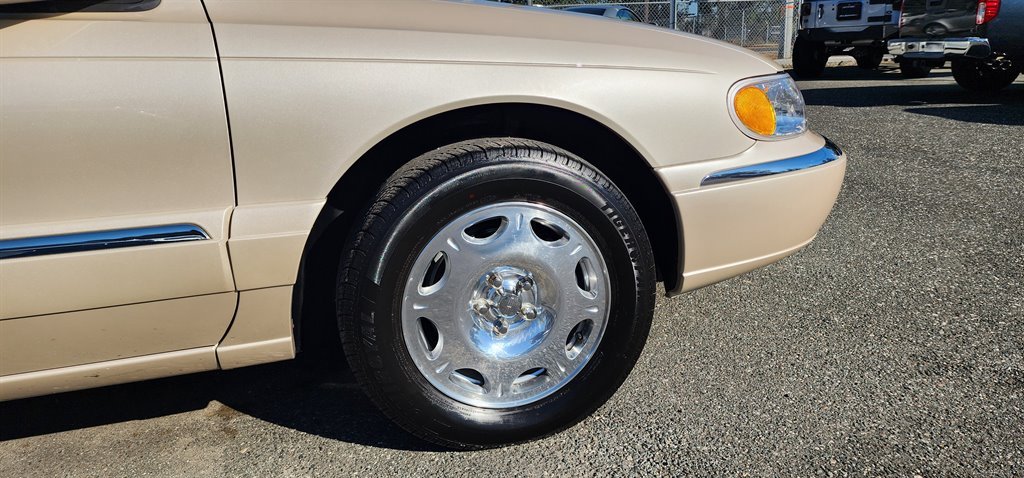 2001 Lincoln Continental - $5,995