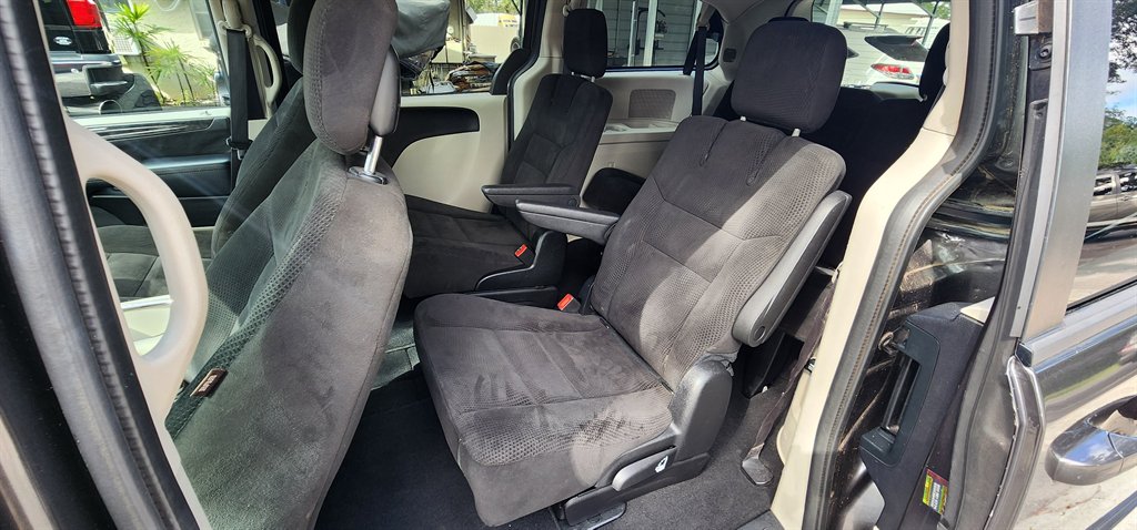 2016 Dodge Grand Caravan - $4,995