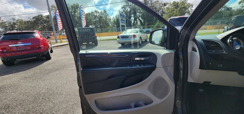 2016 Dodge Grand Caravan - $4,995