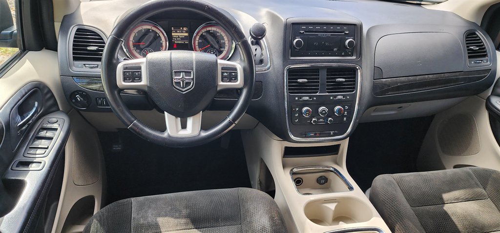 2016 Dodge Grand Caravan - $4,995