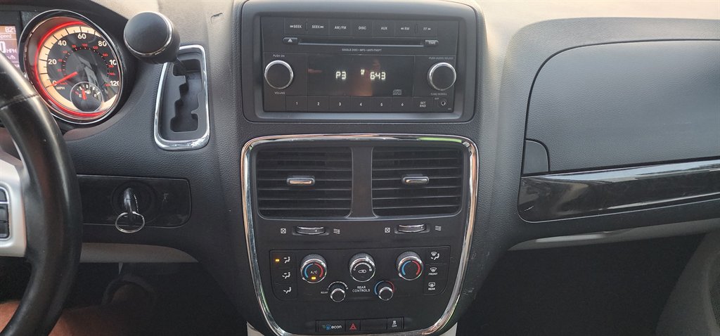 2016 Dodge Grand Caravan - $4,995