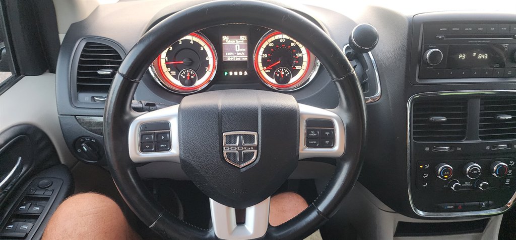 2016 Dodge Grand Caravan - $4,995