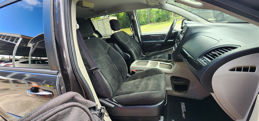 2016 Dodge Grand Caravan - $4,995