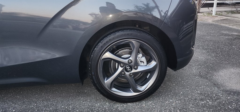 2019 Hyundai Veloster Sport photo