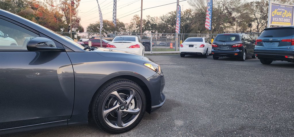 2019 Hyundai Veloster Sport photo