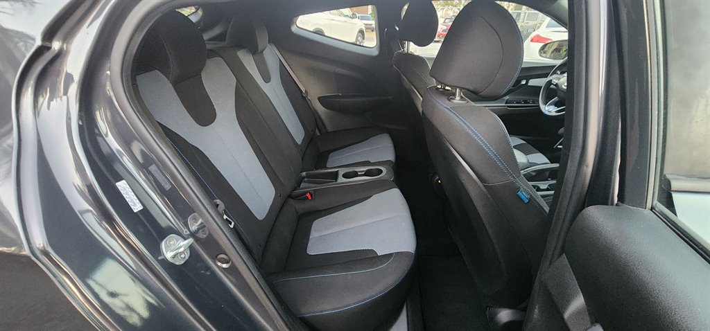 2019 Hyundai Veloster Sport photo