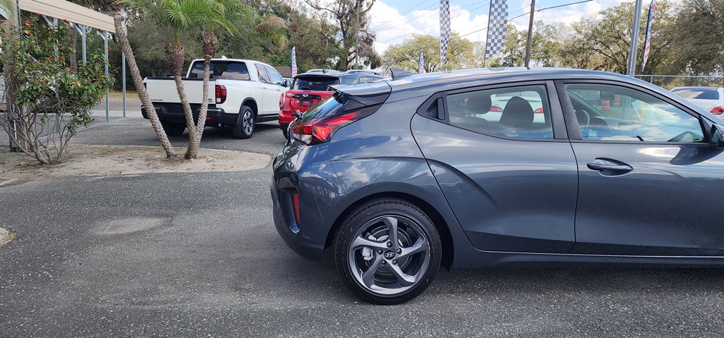 2019 Hyundai Veloster Sport photo