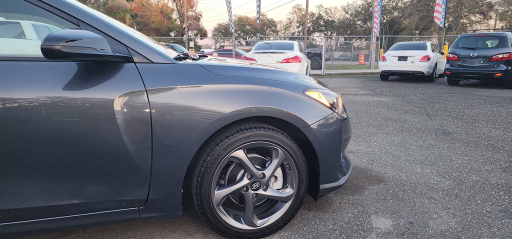 2019 Hyundai Veloster Sport photo