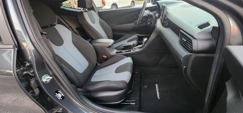 2019 Hyundai Veloster Sport photo
