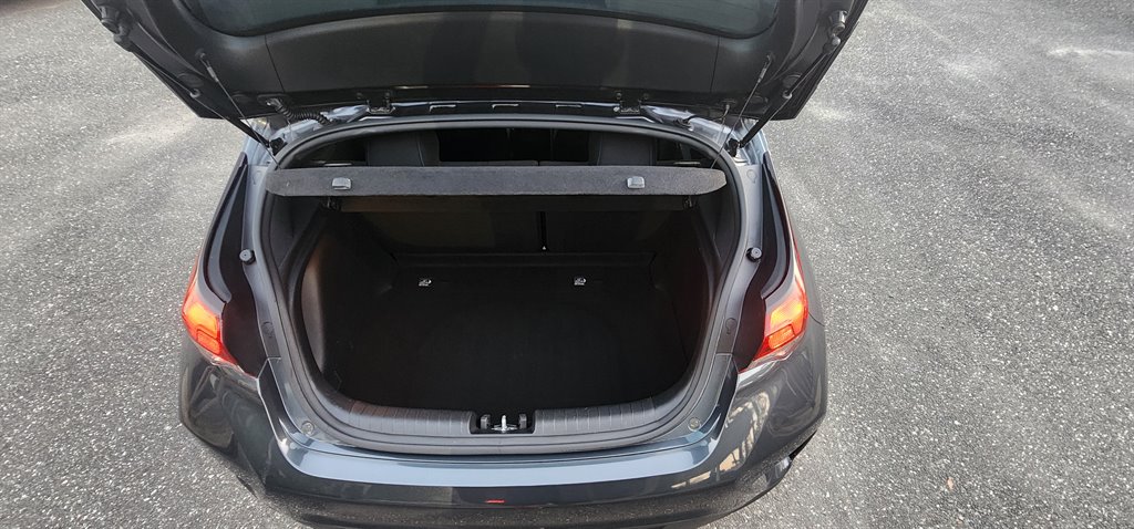 2019 Hyundai Veloster Sport photo
