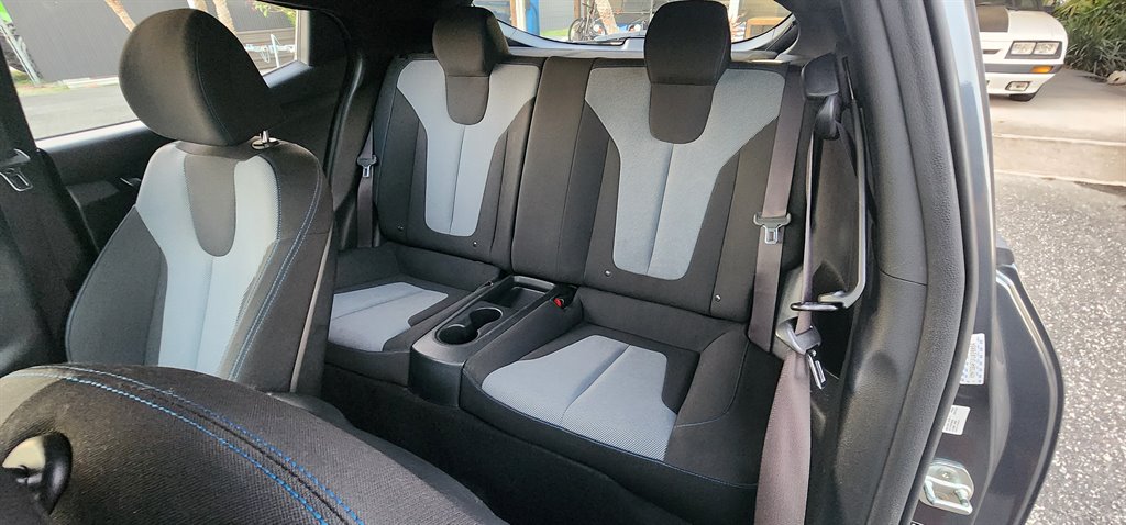2019 Hyundai Veloster Sport photo