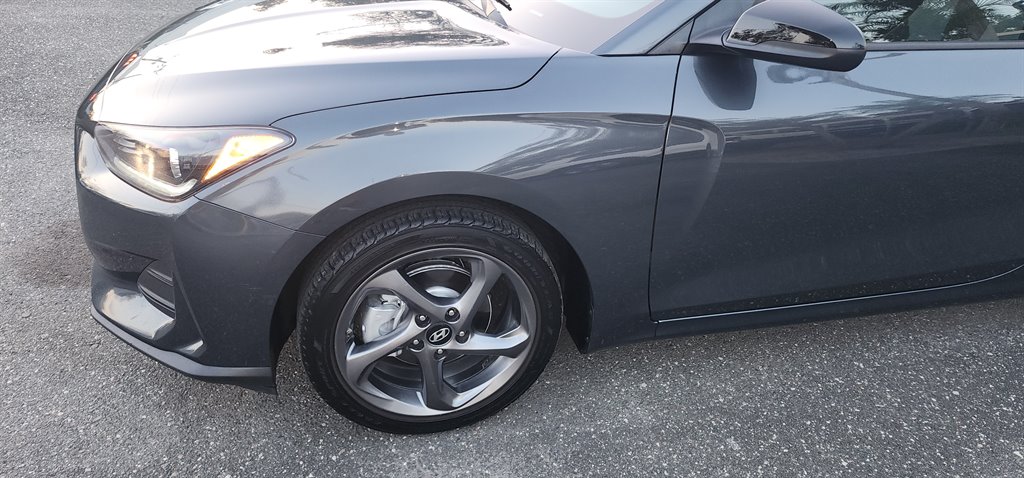 2019 Hyundai Veloster Sport photo