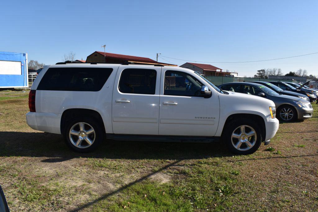 2011 Chevrolet Suburban LT 1500 photo