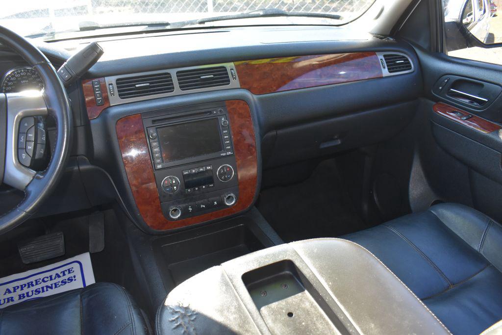 2011 Chevrolet Suburban LT 1500 photo