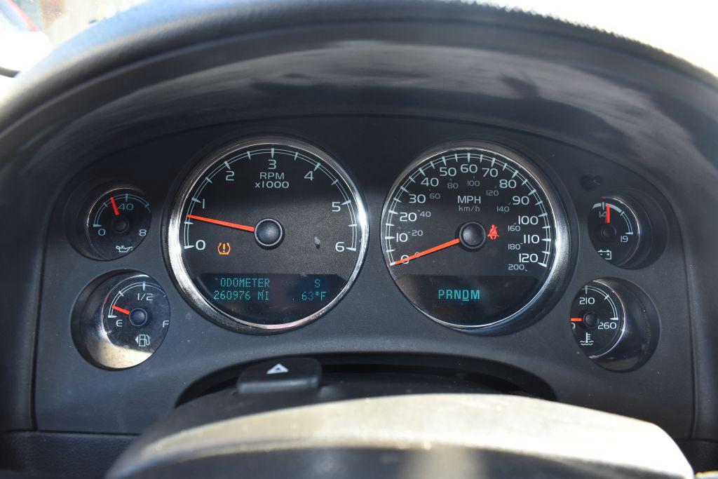 2011 Chevrolet Suburban LT 1500 photo