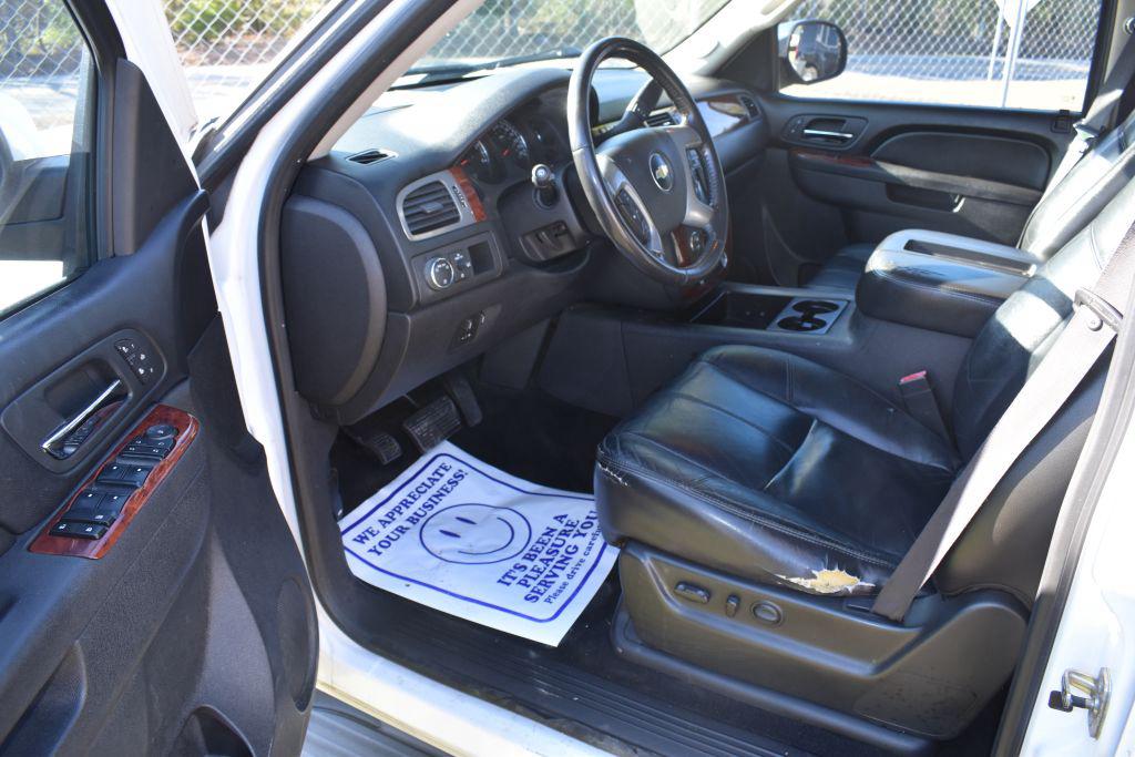 2011 Chevrolet Suburban LT 1500 photo