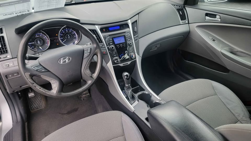 2011 Hyundai Sonata GLS photo