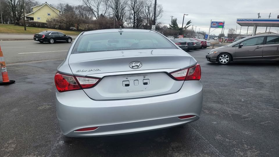 2011 Hyundai Sonata GLS photo