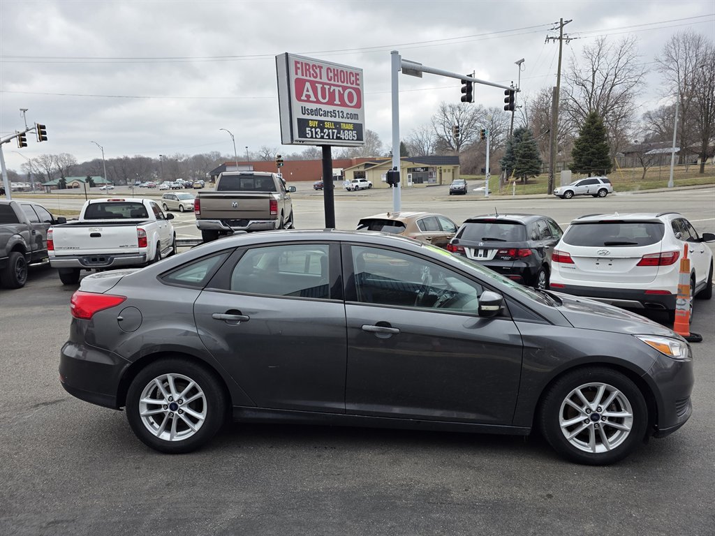 2016 Ford Focus SE photo