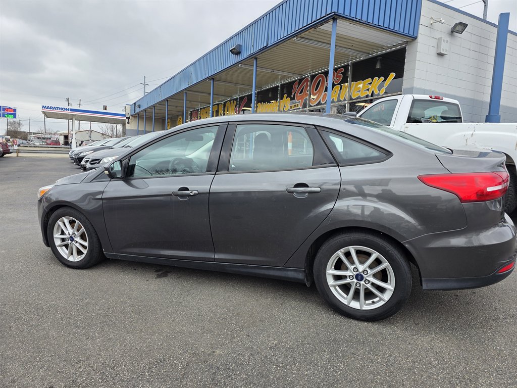 2016 Ford Focus SE photo