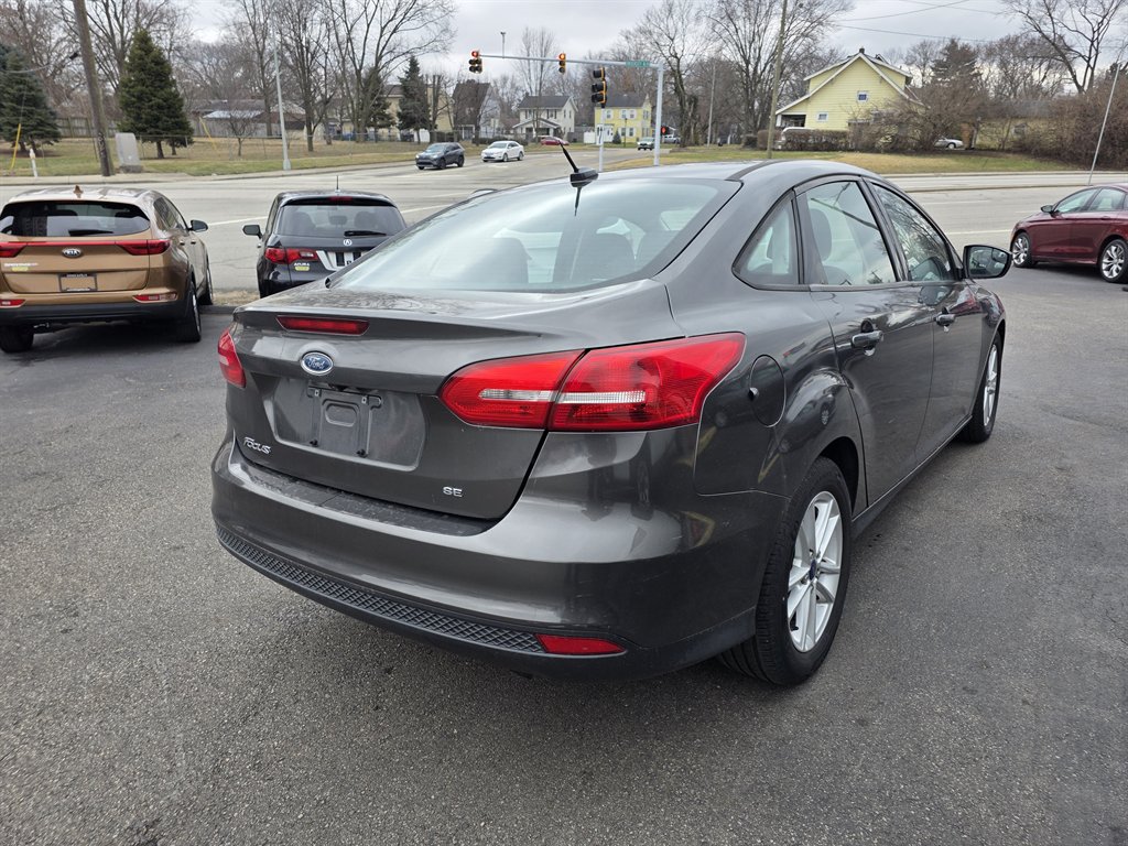 2016 Ford Focus SE photo