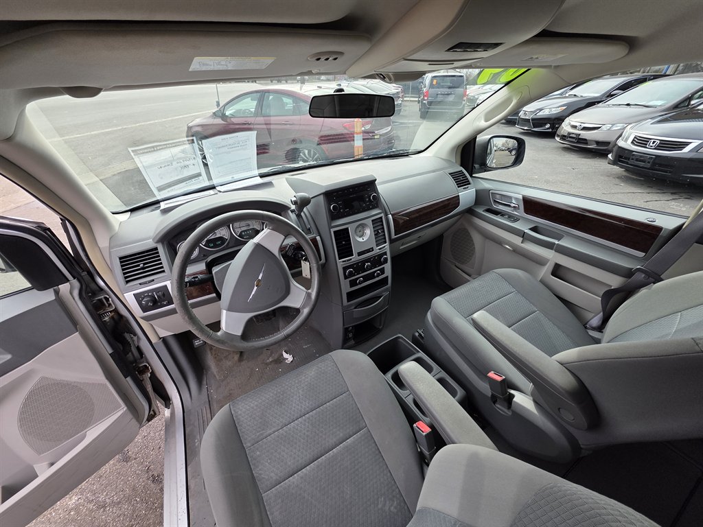 2009 Chrysler Town & Country Touring photo