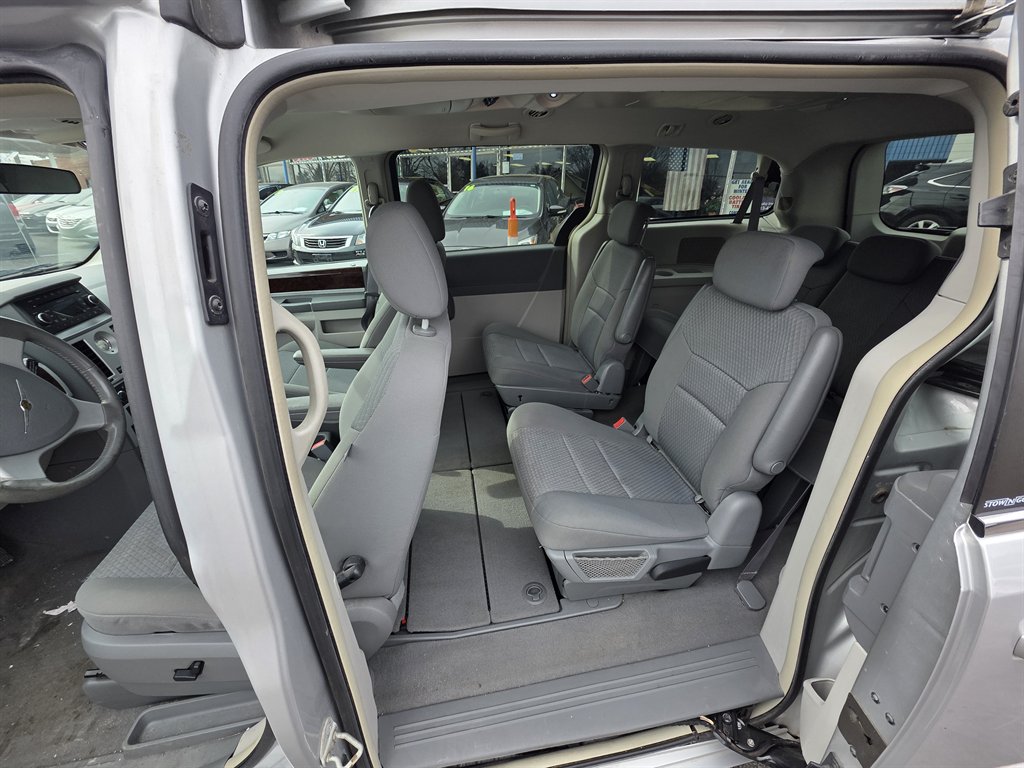 2009 Chrysler Town & Country Touring photo