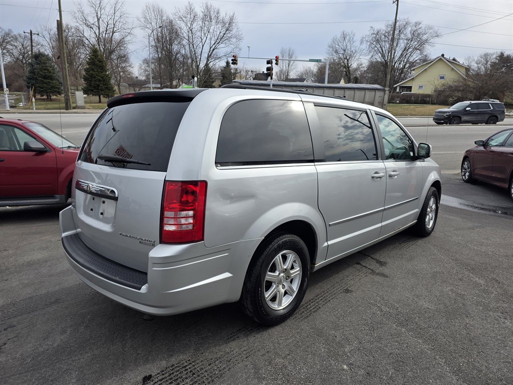 2009 Chrysler Town & Country Touring photo