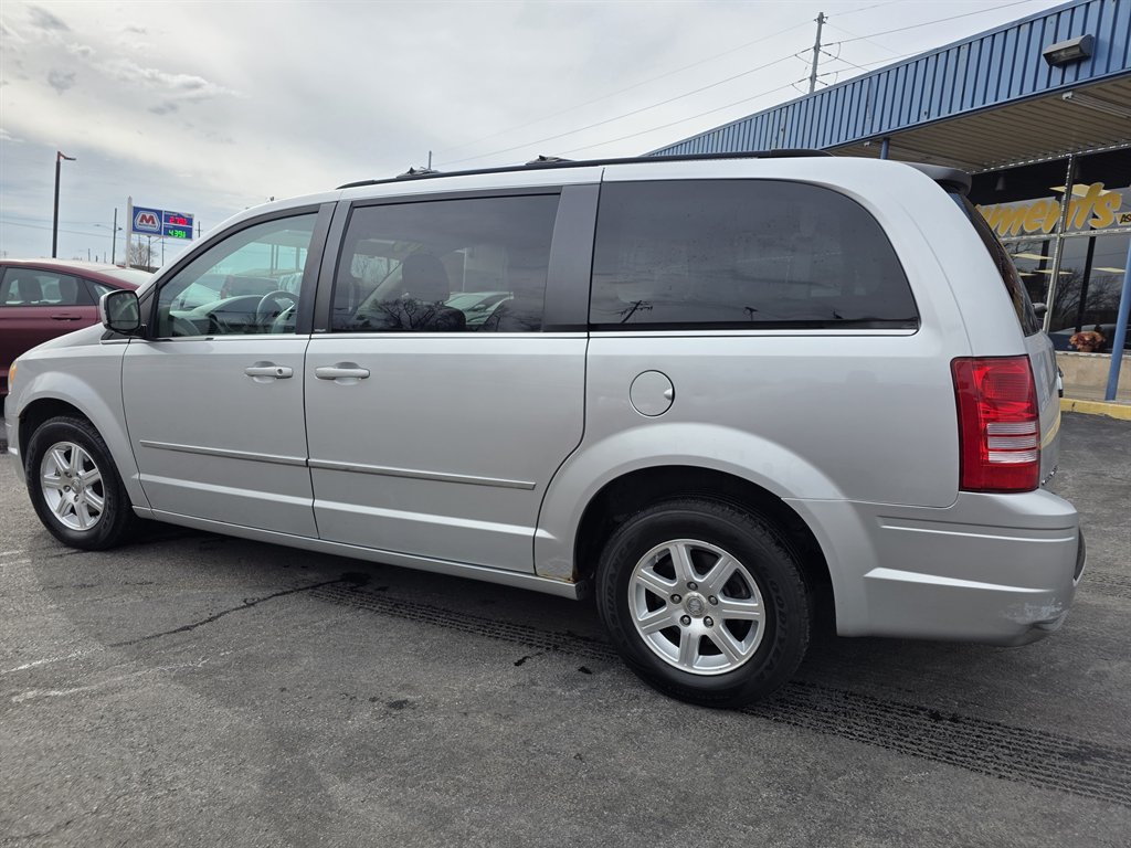 2009 Chrysler Town & Country Touring photo