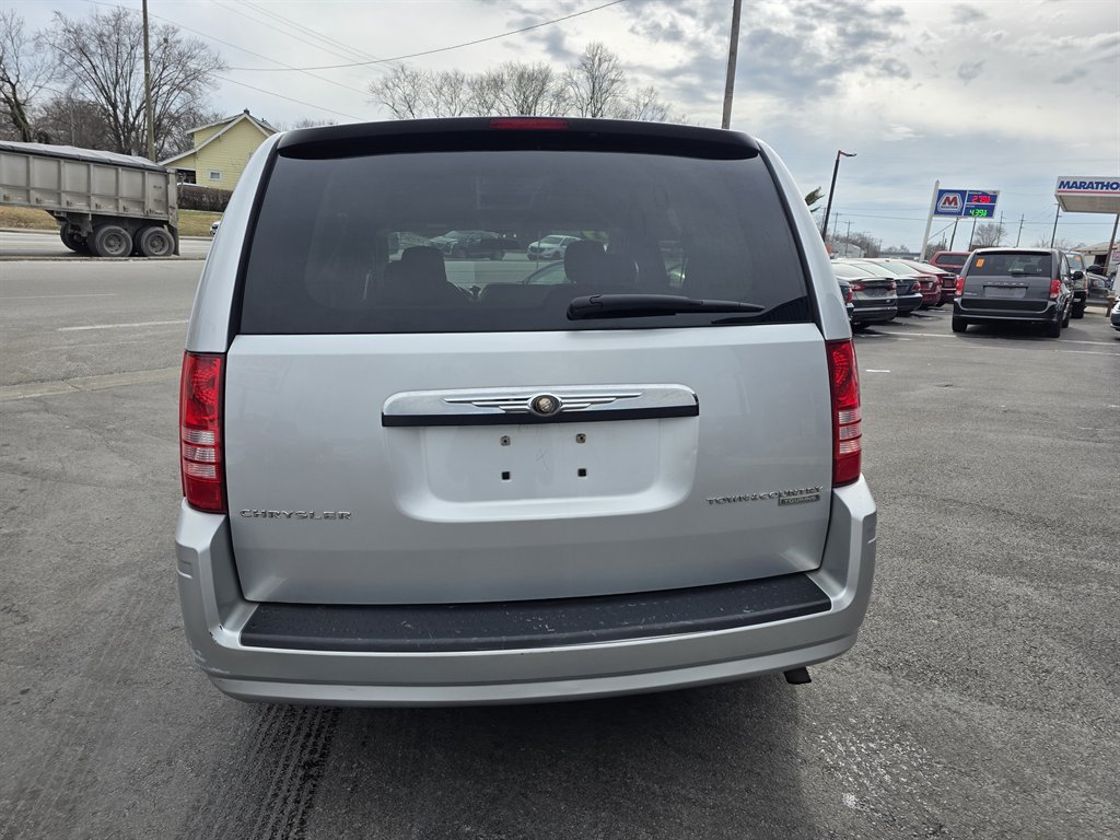 2009 Chrysler Town & Country Touring photo